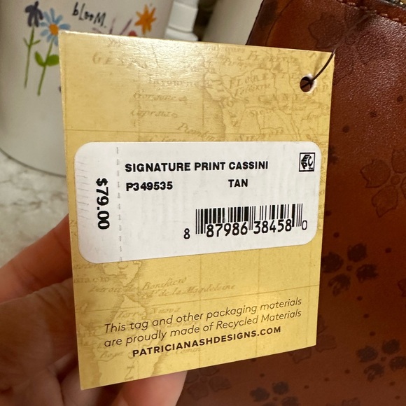 Patricia Nash Large Wrislet, Signature Print Cassini Design, Cognac/Tan, NWT - Picture 5 of 5